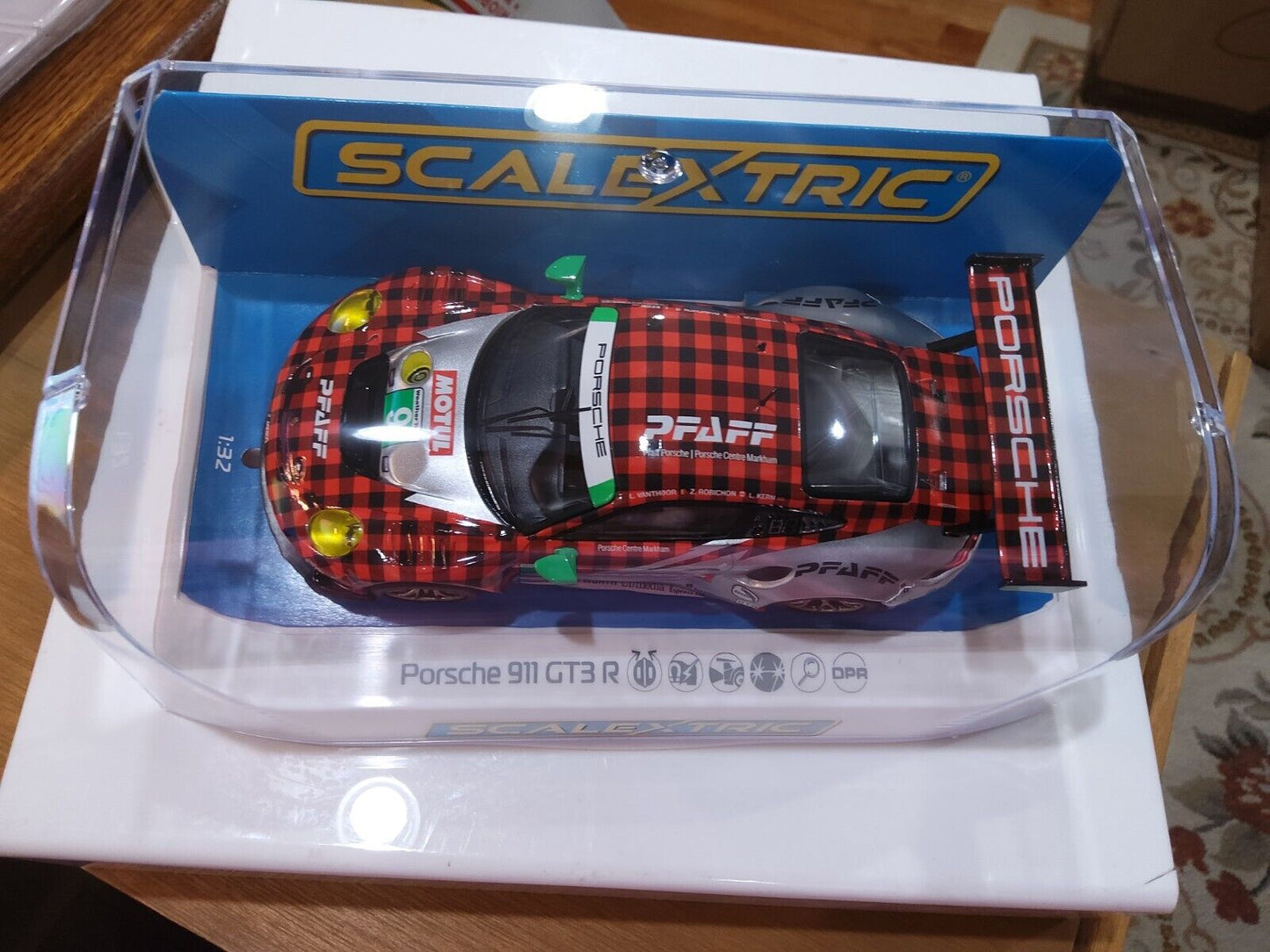 Scalextric C4252 Porsche 911 GT3 R Sebring MIB/New