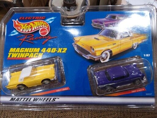1999 TYCO Mattel 1957 Ford ThunderBird & Chevy Bel Air Slot Car Twinpack 36937