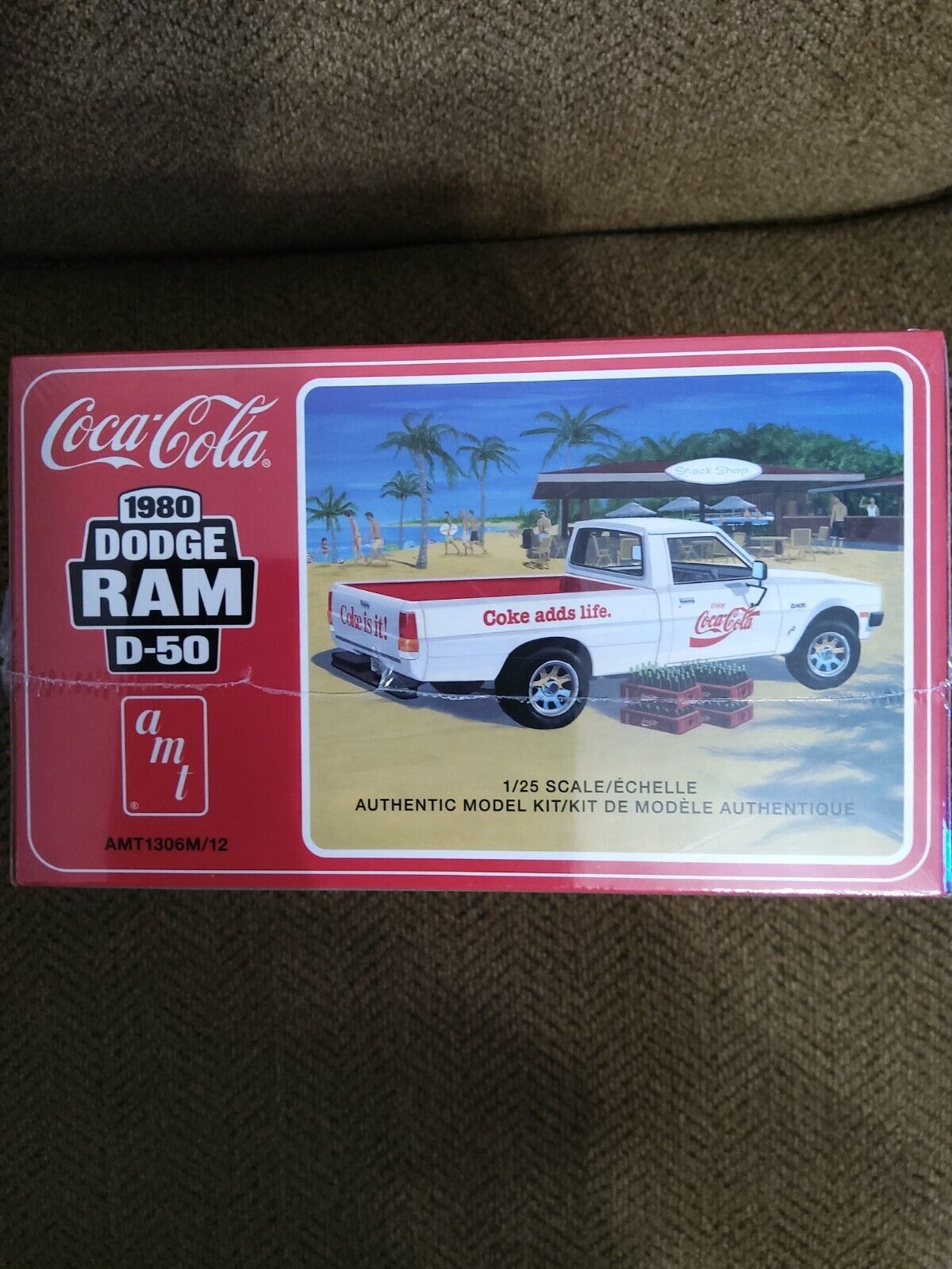 SKILL 3 MODEL KIT 1980 DODGE D50 COCA-COLA & ACCESSORIE 1/25 SCALE MODEL BY AMT