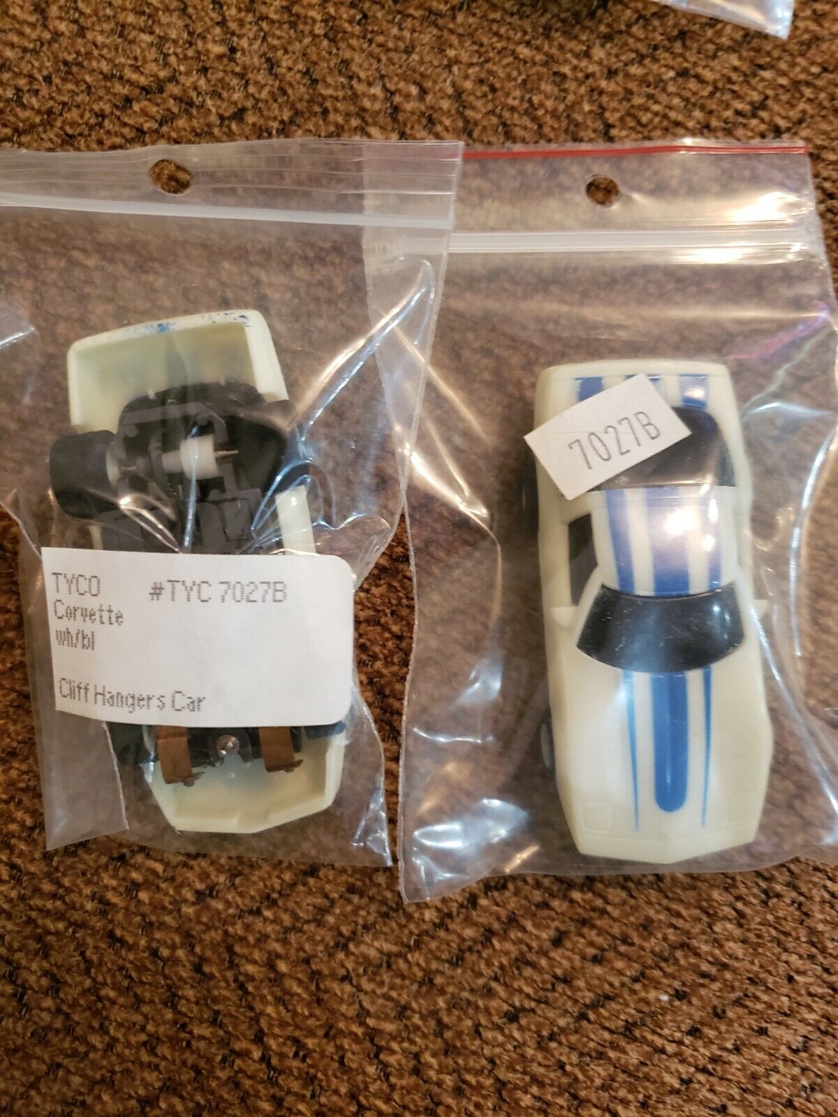 TYCO 1983 White w/blue CHEVY CORVETTE Slot Car Cliffhangers NIGHTGLOW Brand new