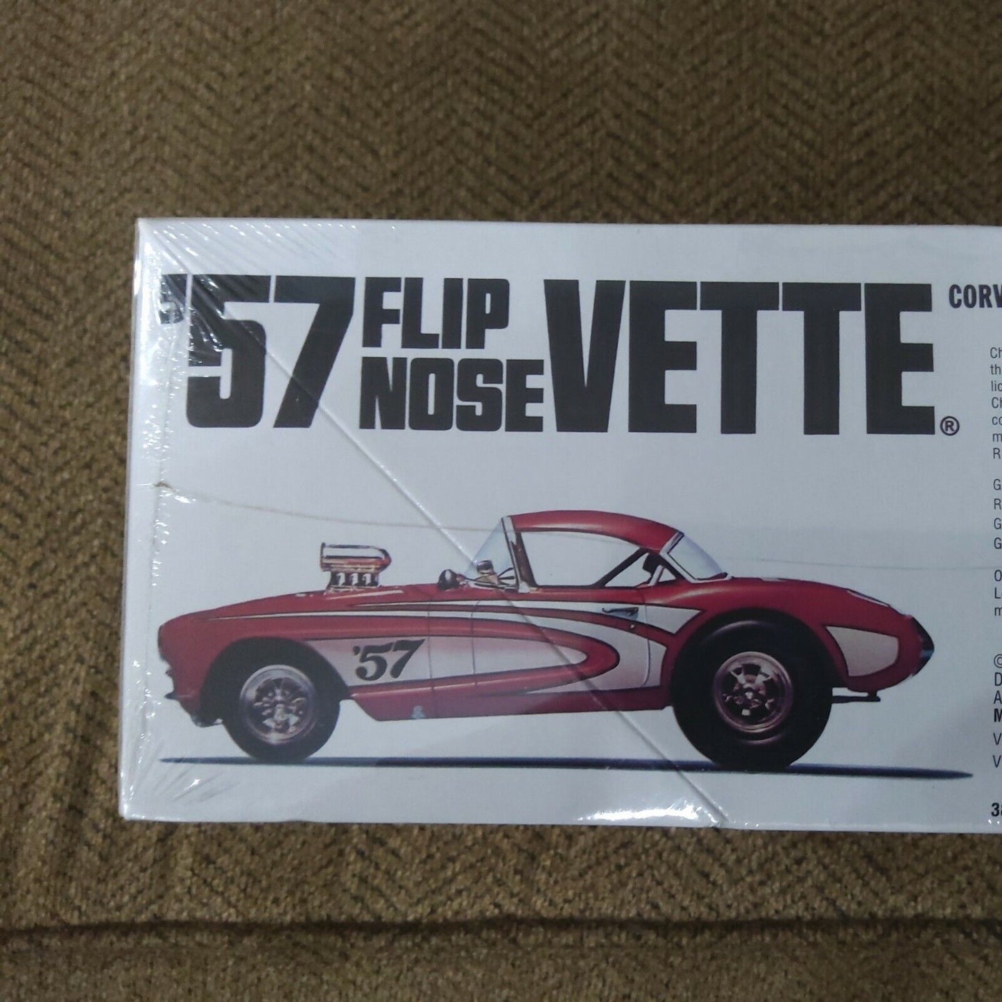 MPC 38433 '57 FLIP NOSE VETTE CORVETTE MODEL KIT FACTORY SEALED 1/25
