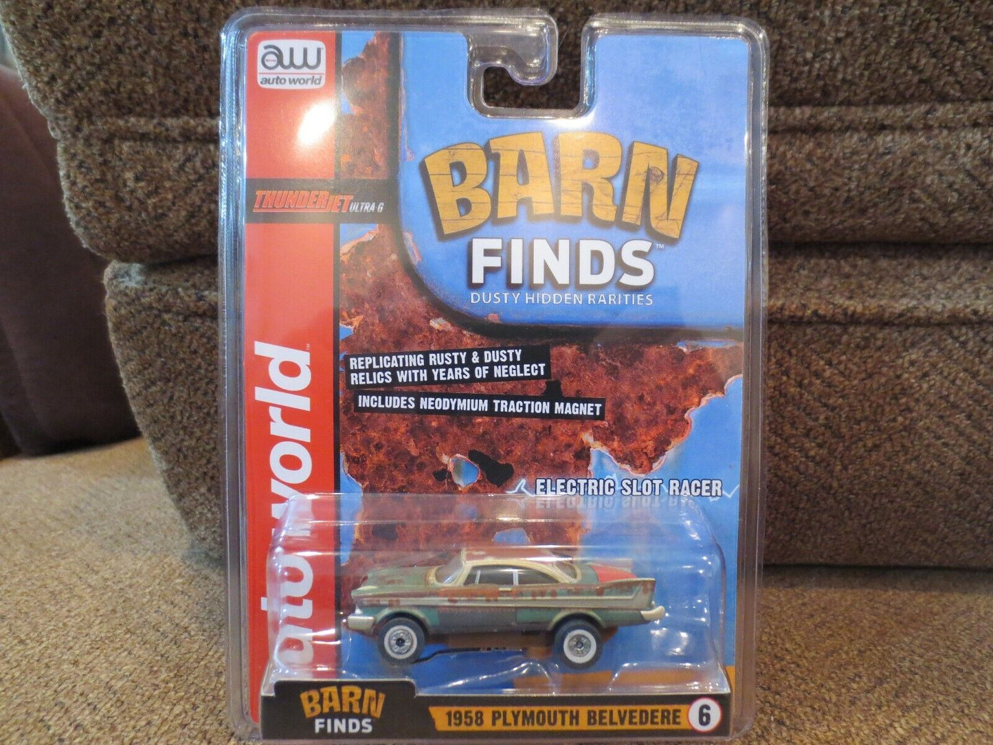 AUTO WORLD Barn Finds 1958 Plymouth Belvedere slot 1/64 THUNDER JET
