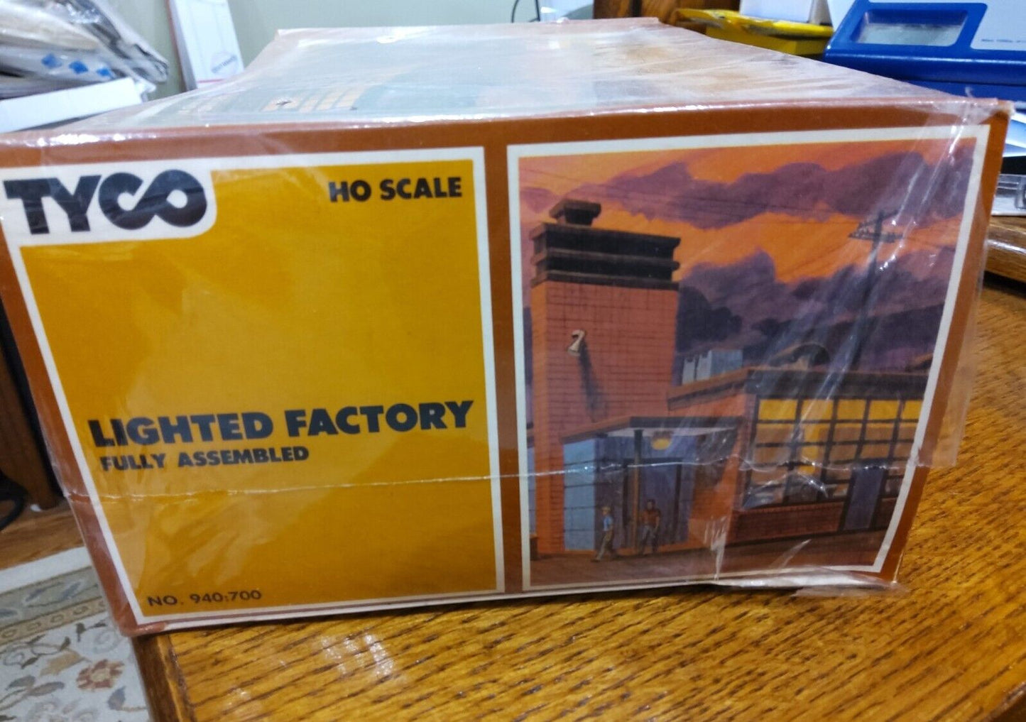 HO SCALE 1:87 TYCO No. 940:700 LIGHTED FACTORY FULLY ASSEMBLED LAYOUT MODEL NEW