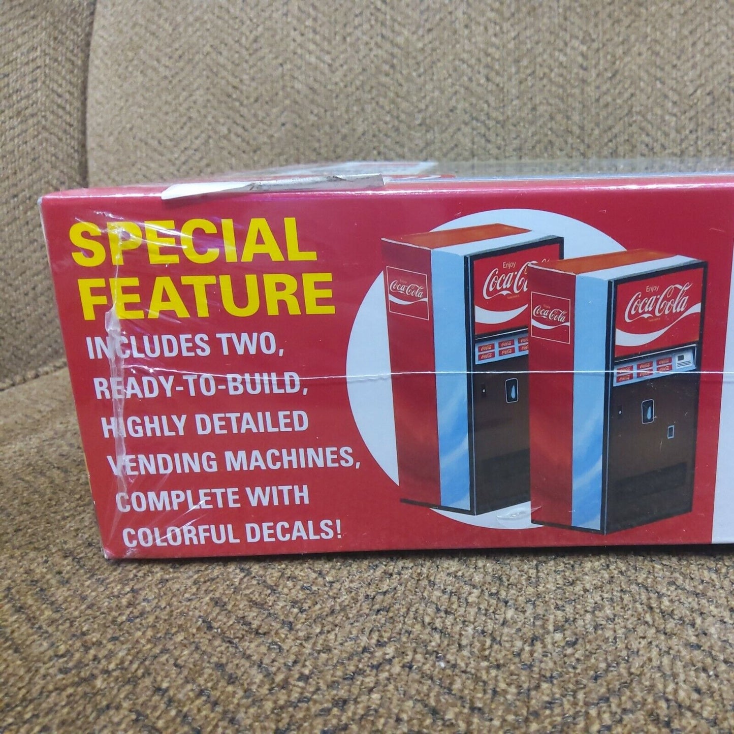 AMT 1/25 Ford C600 Tilt Cab Stake Bed Truck w/Coca-Cola Machines AMT 1147