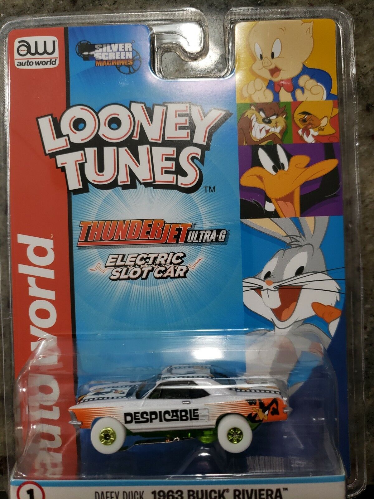 AUTO WORLD R33 Looney Tunes iWheels white SLOT CAR 1963 Despicable Buick Riviera