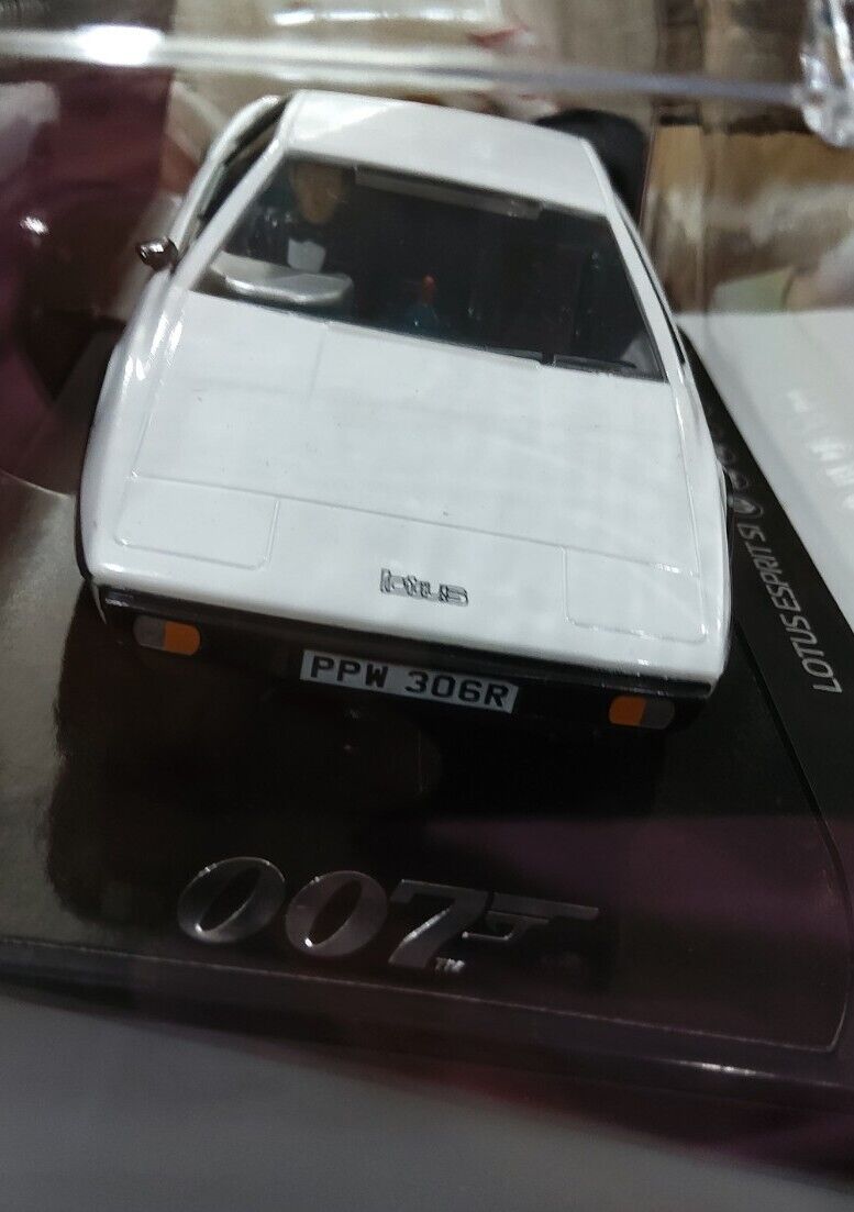 James Bond Lotus Esprit S1 The Spy Who Loved Me Slot Car 1/32 Scalextric C4229