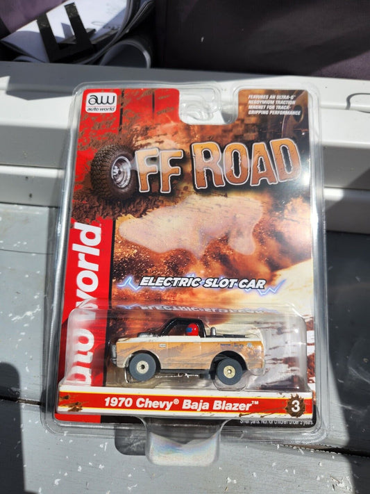 Auto World ThunderJet  - Off Road - 1970 Chevy Baja Blazer - White/Tan