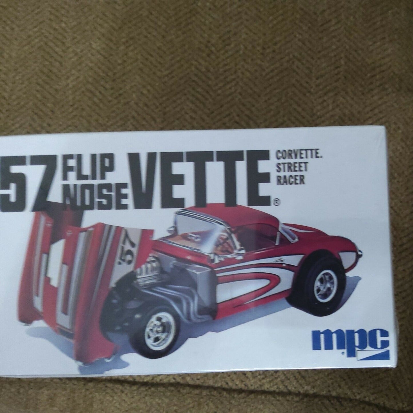 MPC 38433  '57 FLIP NOSE VETTE CORVETTE MODEL KIT FACTORY SEALED 1/25