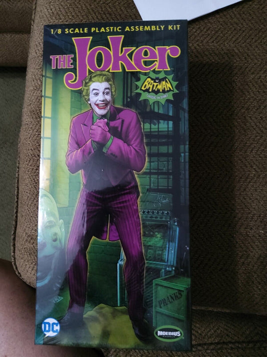 Moebius Models 1:8 Joker-1966 Batman TV Series plastic model kit MOE956