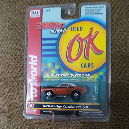 SC377-5GLD Auto World Thunderjet 1970 Dodge Challenger T/A HO Electric Slot Car