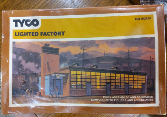 HO SCALE 1:87 TYCO No. 940:700 LIGHTED FACTORY FULLY ASSEMBLED LAYOUT MODEL NEW