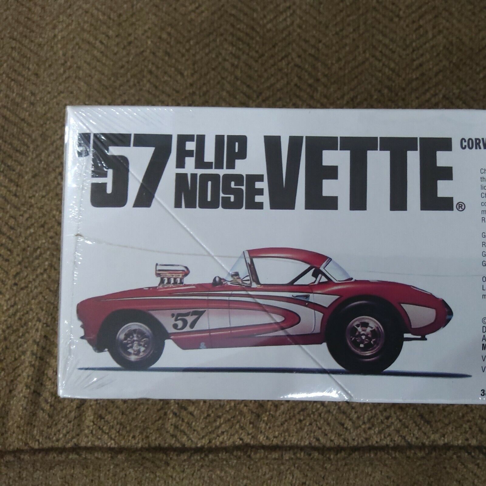 MPC 38433  '57 FLIP NOSE VETTE CORVETTE MODEL KIT FACTORY SEALED 1/25