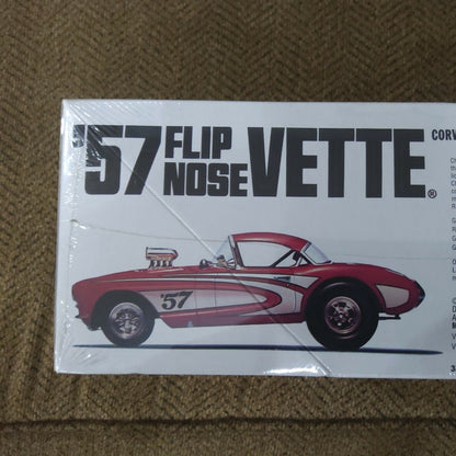 MPC 38433  '57 FLIP NOSE VETTE CORVETTE MODEL KIT FACTORY SEALED 1/25