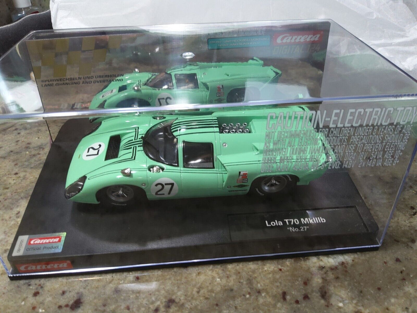 Carrera Digital 124 23938 Lola T70 MKIIIb #27 1:24 scale Slot Car w/lights 