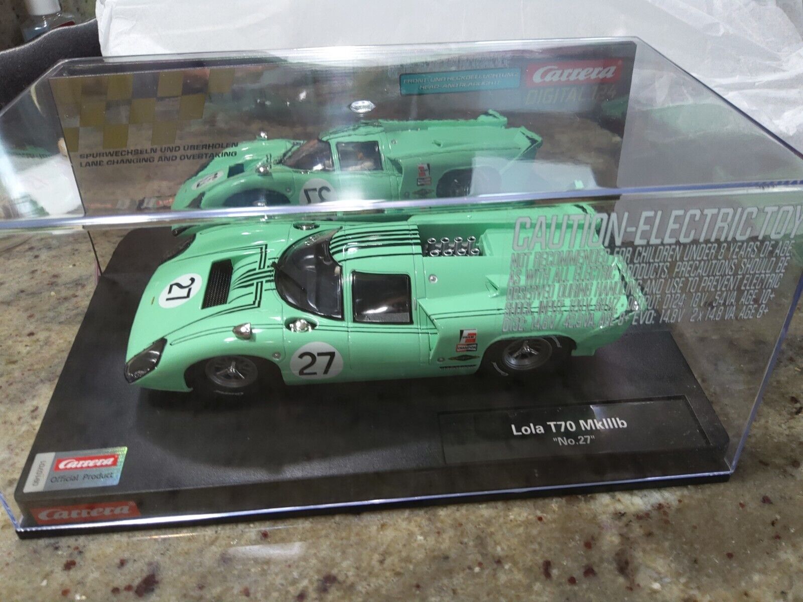 Carrera Digital 124 23938 Lola T70 MKIIIb #27 1:24 scale Slot Car w/lights 