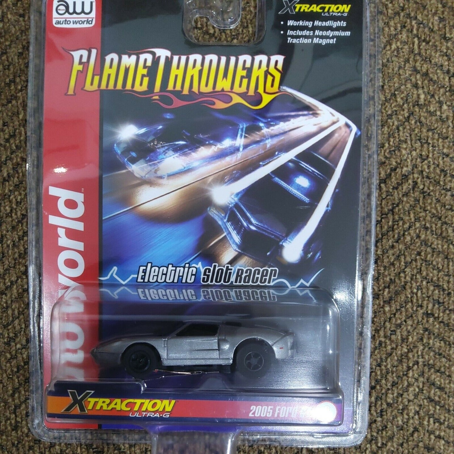  AUTO WORLD FLAME THROWER, '05 FORD GT, SILVER/WHITE, NEW X TRACTION SLOT CAR 